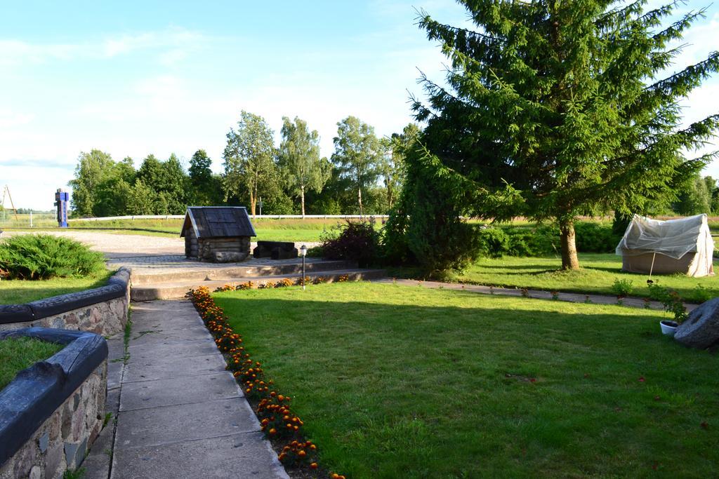 Motelis Aka Kārsava Exteriör bild