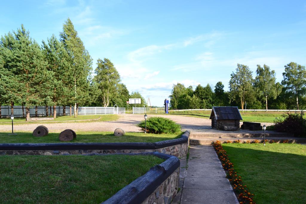 Motelis Aka Kārsava Exteriör bild